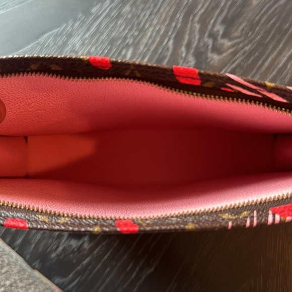 Limited Edition LV Jungle Dots Pouch - Picture 5 of 6